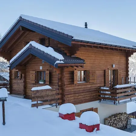 Dağ evi Cozy, Classic Swiss Chalet With Stunning Views *