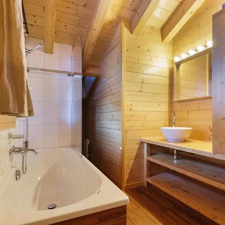 Alpesi faház Montebello Cozy, Classic Swiss Chalet With Stunning Views *