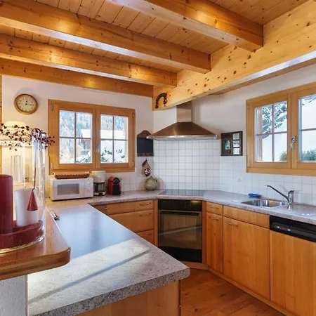 Montebello Cozy, Classic Swiss Chalet With Stunning Views Alpesi faház *