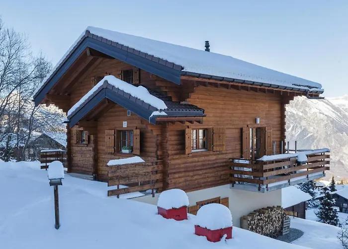 Dağ evi Cozy, Classic Swiss Chalet With Stunning Views *