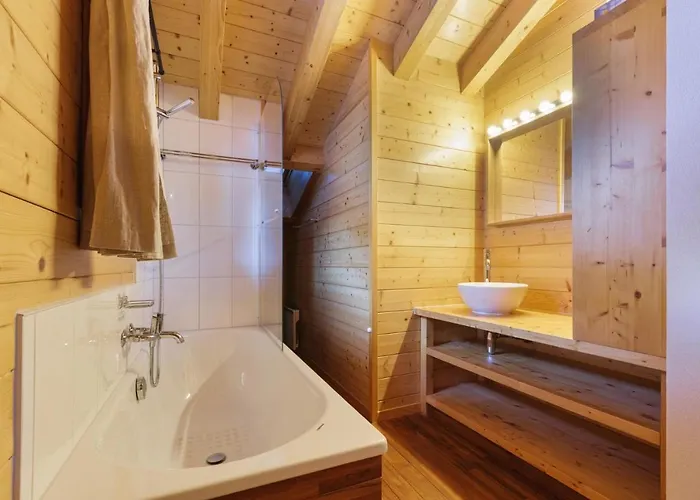 Dağ evi Cozy, Classic Swiss Chalet With Stunning Views *