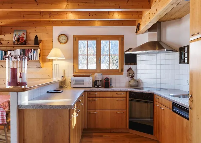 Dağ evi Cozy, Classic Swiss Chalet With Stunning Views *