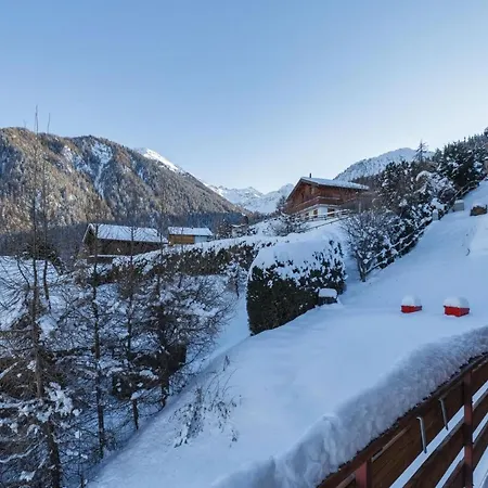 Montebello Cozy, Classic Swiss Chalet With Stunning Views *