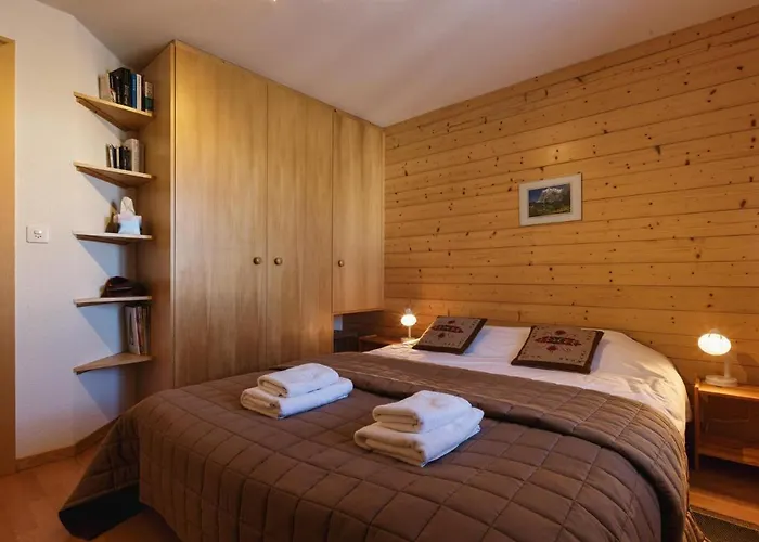 Domek alpejski Montebello Cozy, Classic Swiss Chalet With Stunning Views La Tzoumaz